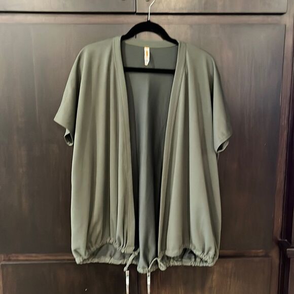 Lucy Green Oversized Short Sleeve Yoga Cardigan - Picture 2 of 5